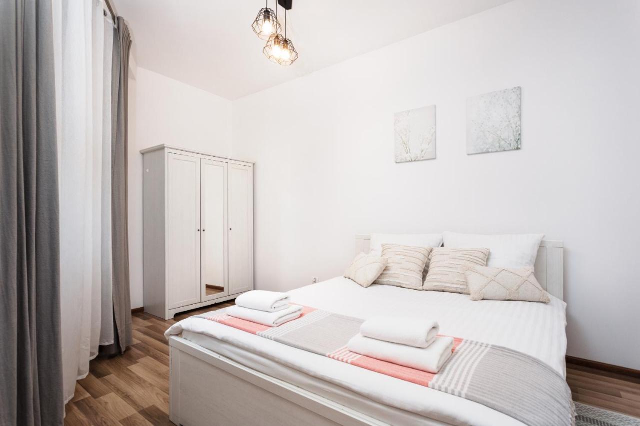 City Of The Kings-Camomile Apartment คราคูฟ ภายนอก รูปภาพ